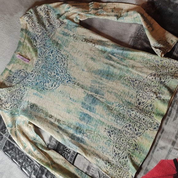 Kiara Green/White Shirt - Picture 3 of 7